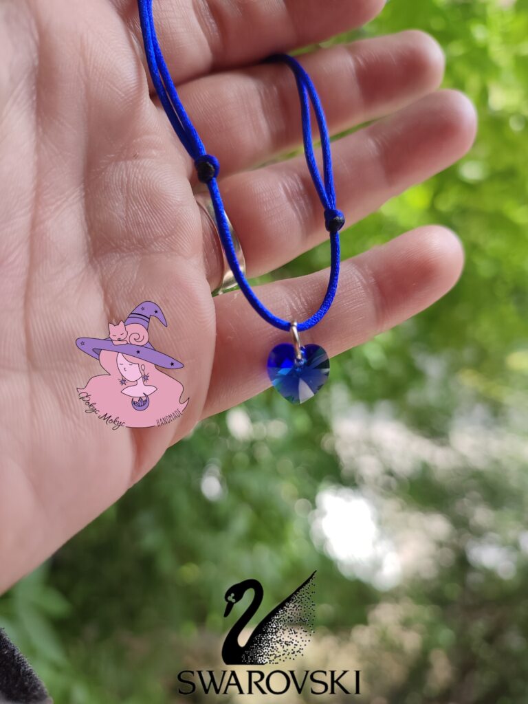Гривна със сърчице Swarovski Sapphire