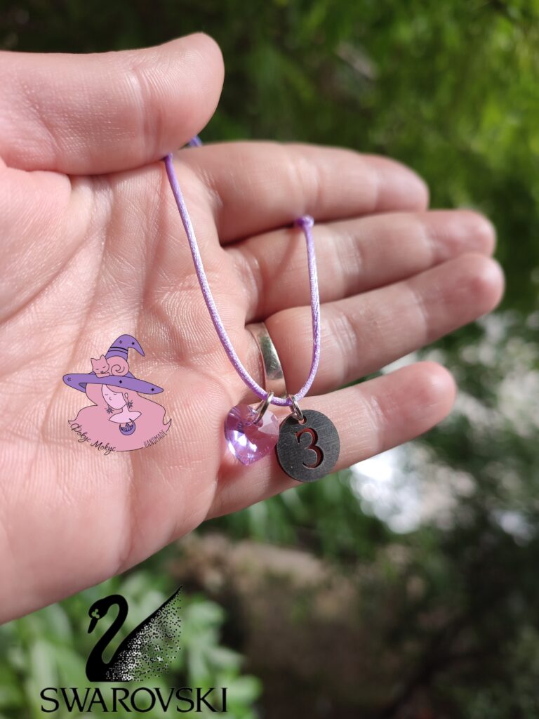 Гривна със сърчице Swarovski Violet и буквичка